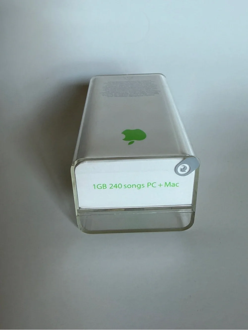 Apple iPod Shuffle (Silver) New in Sealed Case